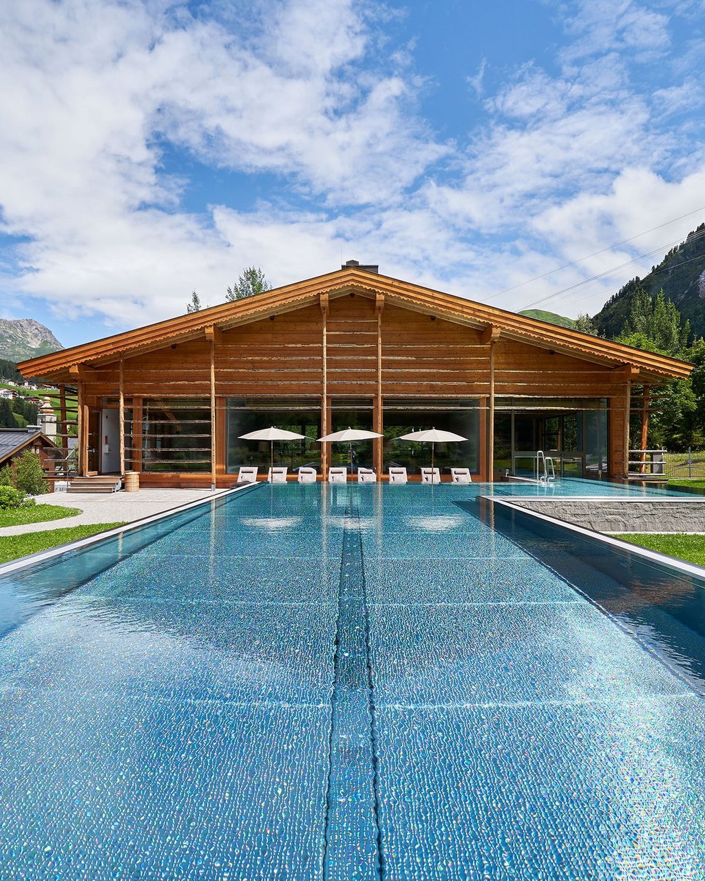 Hotel Post Lech am Arlberg Pool außen