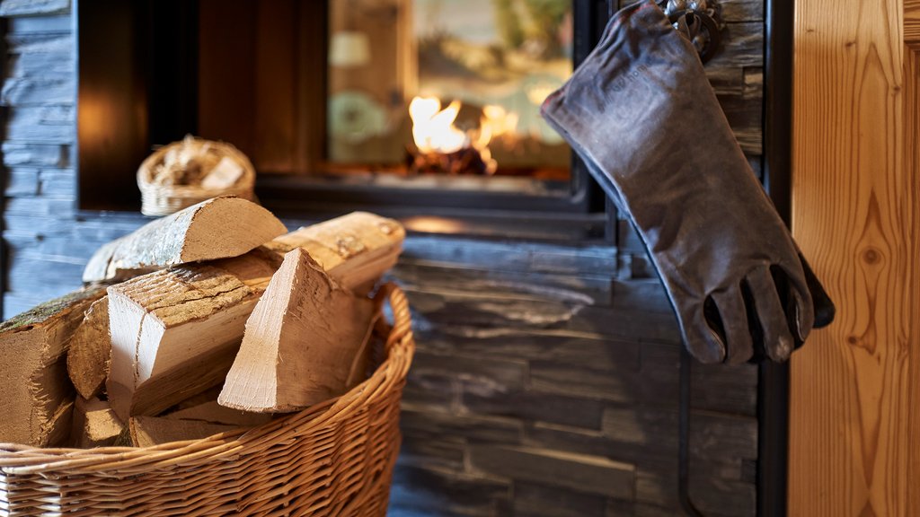 Zimmer Detail Hotel Post Lech Arlberg Kamin